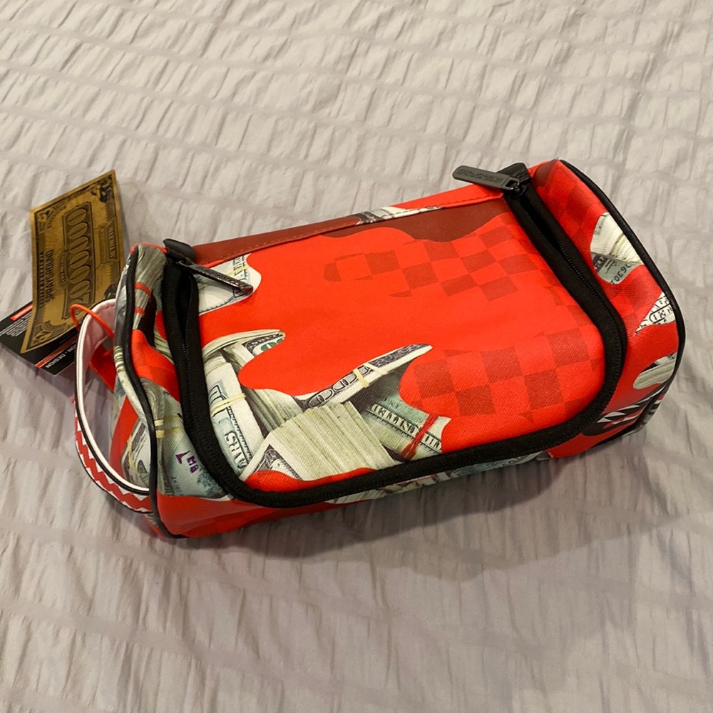 Spray ground toiletry bag. brand new. ‼️
